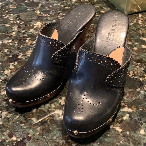 Clogs - Picture 1 of 5